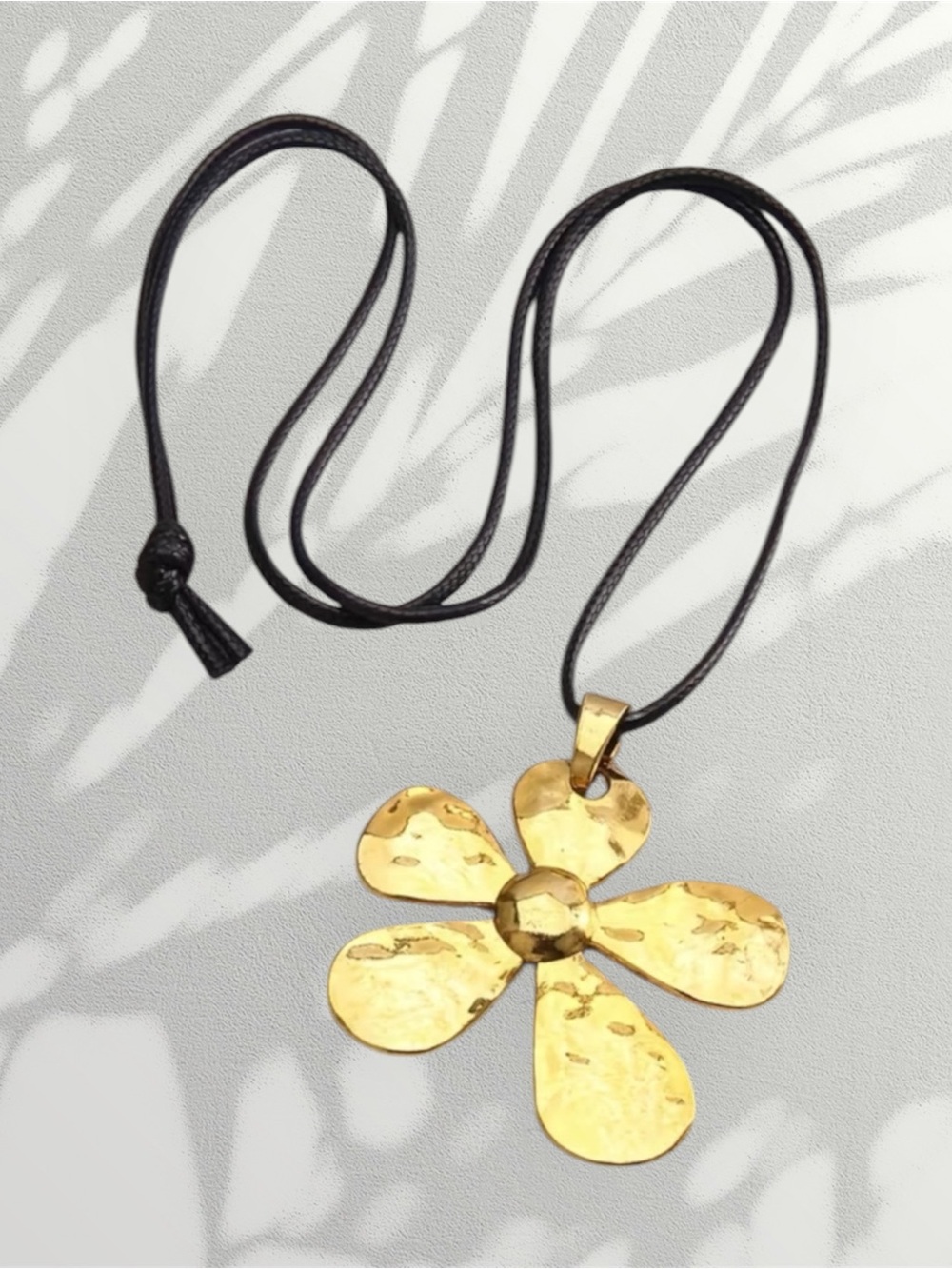 🌼 Gold Hammered Flower Statement Necklace
